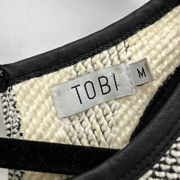 TOBI Tank Top Cropped Knit Black Ivory Striped Size M Keyhole Back Preppy Glam‎ - Picture 7 of 8